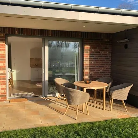 Sunset 3 -seaside Garden Apartmán *